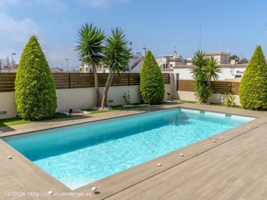 FANTÁSTICA VILLA EN TORREBLANCA CON VISTAS AL MAR Y PISCINA PRIVADA - ALICANTE