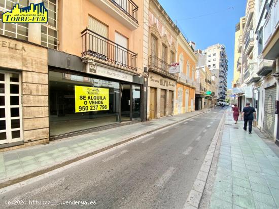 LOCAL MUY COMERCIAL EN C/GRANADA, JUNTO PUERTA DE PURCHENA. - ALMERIA