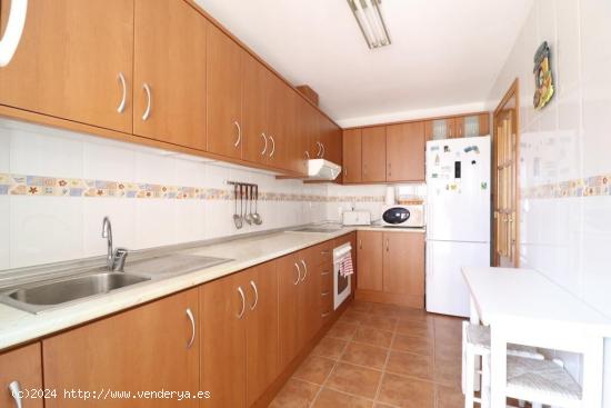 ADOSADO A 150 METROS DE LA PLAYA. 4 DORM. 2 BAÑOS. 103 M2 DE CASA. 175 M2 DE PARCELA. - ALICANTE