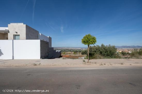 PONEMOS EN VENTA PARCELA EN EL RECINTO FERIAL DE HUETOR VEGA - GRANADA