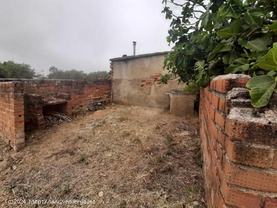 Parcela con construcción de 65 metros en Sierra de Fuentes - CACERES