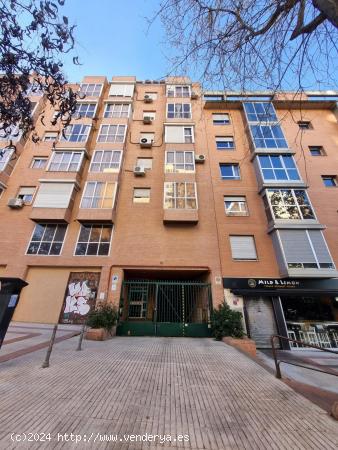 Plaza de garaje para coche mediano - MADRID