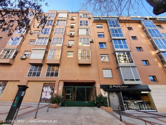 Plaza de garaje para coche grande - MADRID