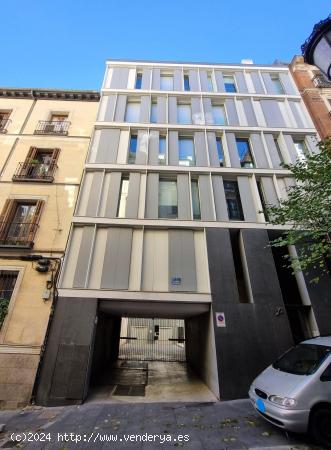 Plaza para coche grande en calle de Cervantes - MADRID