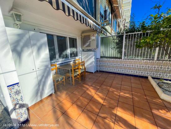 Piso en buen estado de 2 dorm. a 200m de la Playa de Poniente - www.inmobiliarialesdunes.com - ALICA