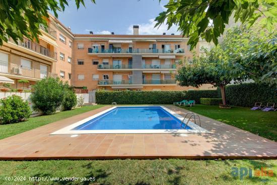 Centro de Calella con piscina y parking doble - BARCELONA