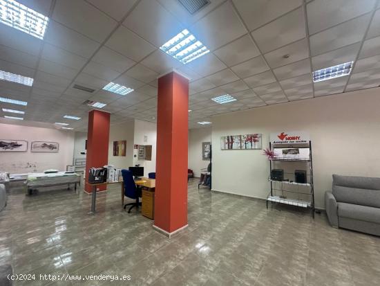 SE ALQUILA LOCAL COMERCIAL DE 200 METROS  ZONA AYUNTAMIENTO DE TORREVIEJA - ALICANTE