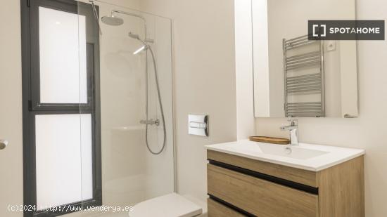 Apartamento de 3 dormitorios en alquiler en Ciutat Vella - BARCELONA