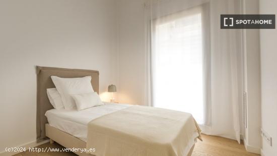 Apartamento de 3 dormitorios en alquiler en Ciutat Vella - BARCELONA