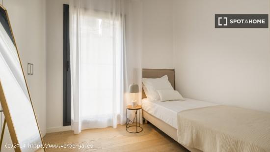 Apartamento de 3 dormitorios en alquiler en Ciutat Vella - BARCELONA