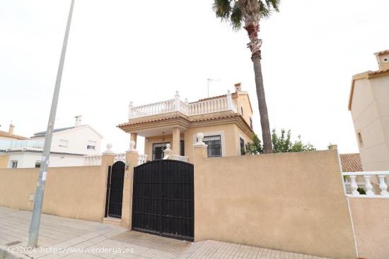 Chalet independiente en Los Altos con piscina - ALICANTE