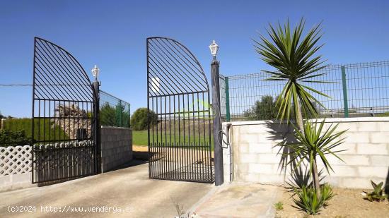 Chalet en finca rústica - HUELVA