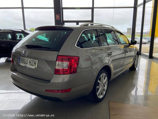 Skoda Octavia Combi 1.6 TDi DSG Elegance - Torrelavega