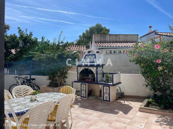 ¡Tu Refugio Soñado en La Nucía: Casa Adosada con Vistas al Mar! - ALICANTE