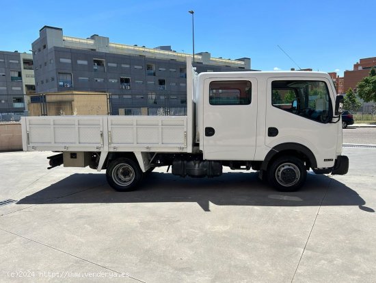 Nissan NT400 CABSTAR 6 PLAZAS CAJA ABIERTA - Parla