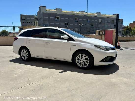 Toyota Auris 1.8 140H Active Touring Sports - Parla