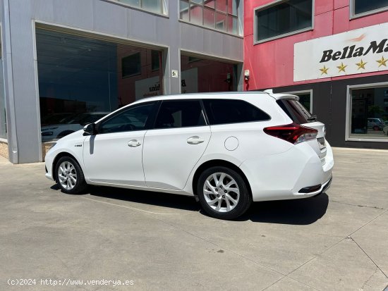 Toyota Auris 1.8 140H Active Touring Sports - Parla