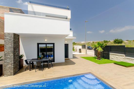 Descubre tu Impresionante Villa Independiente en Vistabella Golf - ALICANTE