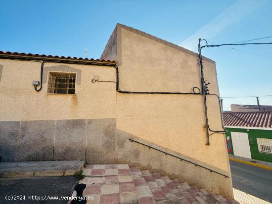 Comercio y apartamento para reformar en venta Pinoso. - ALICANTE