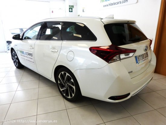 Toyota Auris Touring Sports FEEL! - Montcada i Reixach