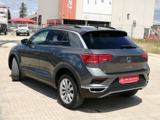 Volkswagen T-Roc Advance 1.5 TSI 110kW (150CV) DSG Automático gris 2021 - Carcaixent