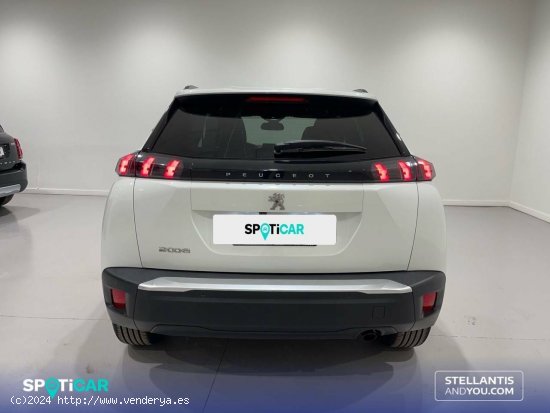 Peugeot 2008   Puretech 100 S&S 6 Vel. MAN Allure Pack - Almería