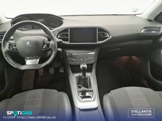 Peugeot 308  5p  PureTech 130 S&S 6 Vel. MAN Allure - Huelva