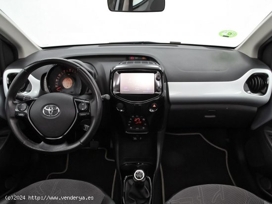 Toyota Aygo 1.0 70 x-play business - Sabadell