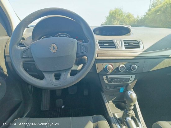 Renault Megane   dCi 95 eco2 Business - Figueres