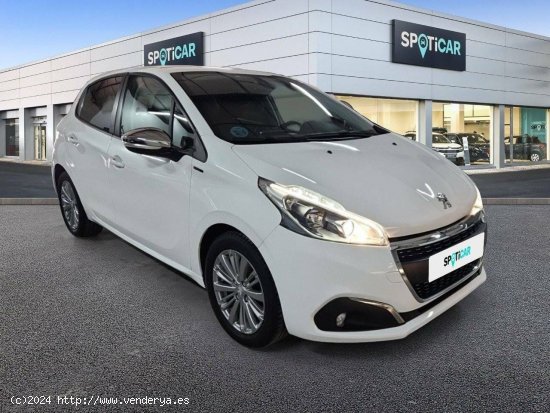 Peugeot 208  5P  1.2L PureTech 60KW (82CV) Signature - Torrent