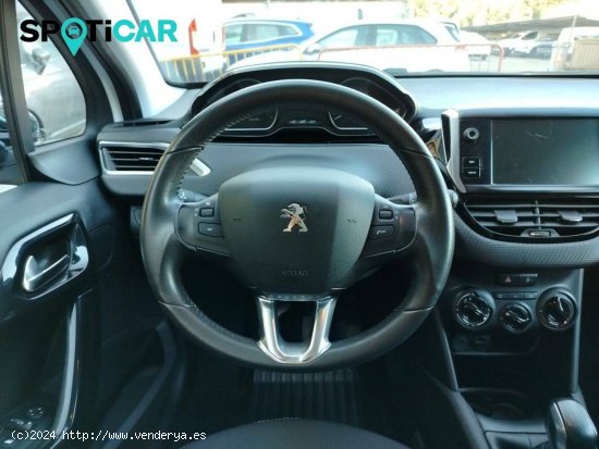 Peugeot 208  5P  1.2L PureTech 60KW (82CV) Style - Sevilla