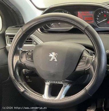 Peugeot 208  5P  1.2L PureTech 81KW (110CV) Signature - Quintanar De La Orden