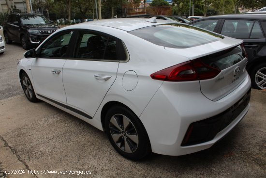 Hyundai IONIQ 1.6 GDI PHEV Style DCT - Madrid