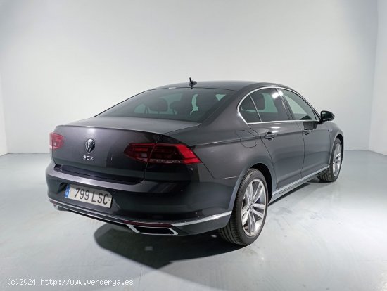 Volkswagen Passat GTE - 