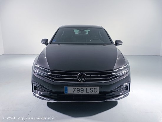 Volkswagen Passat GTE - 