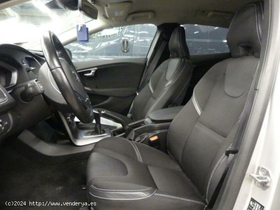 Volvo V40 2.0 D2 ECO MOMENTUM - ALCORCON