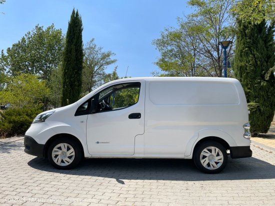 Nissan e-NV200 Eléctrica Furgón PROFESIONAL 40 kWh 109cv. *IVA deducible* *72.000 km* *2019* - Mad