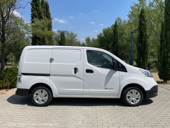 Nissan e-NV200 Eléctrica Furgón PROFESIONAL 40 kWh 109cv. *IVA deducible* *72.000 km* *2019* - Mad