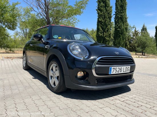 MINI One D 1.5 95cv 6 vel. *IVA deducible* *133.000 km* *12-2019* *Nacional* *194€/mes* - Madrid