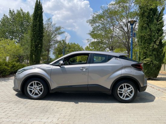 Toyota C-HR Active 125H 1.8 122cv. *IVA deducible* *Distintivo ECO* *Modelo nuevo* *Año 2020* *Naci