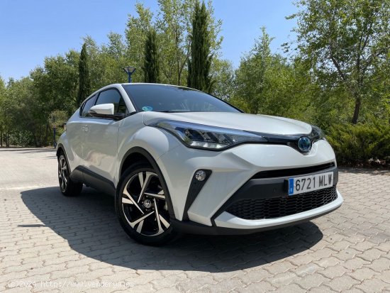 Toyota C-HR Advance 2.0 180H. *IVA deducible* *8.000 km* *29-11-2023* *Nacional* *407€/mes* - Madr