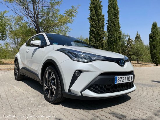 Toyota C-HR Advance 2.0 180H. *IVA deducible* *8.000 km* *29-11-2023* *Nacional* *407€/mes* - Madr