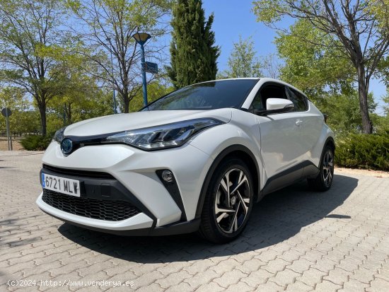 Toyota C-HR Advance 2.0 180H. *IVA deducible* *8.000 km* *29-11-2023* *Nacional* *407€/mes* - Madr