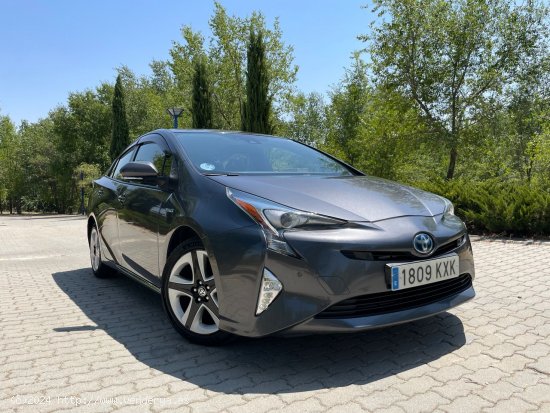 Toyota Prius Híbrido 1.8 122cv. *IVA deducible* *Garantía Toyota* *176.000 km* *2019* *Nacional* *