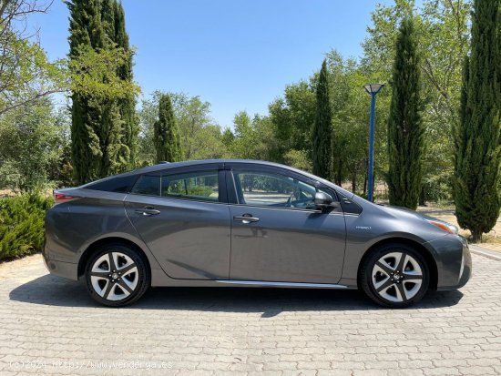 Toyota Prius Híbrido 1.8 122cv. *IVA deducible* *Garantía Toyota* *176.000 km* *2019* *Nacional* *