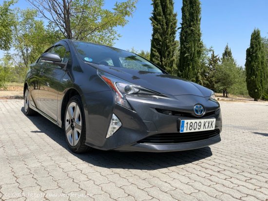 Toyota Prius Híbrido 1.8 122cv. *IVA deducible* *Garantía Toyota* *176.000 km* *2019* *Nacional* *