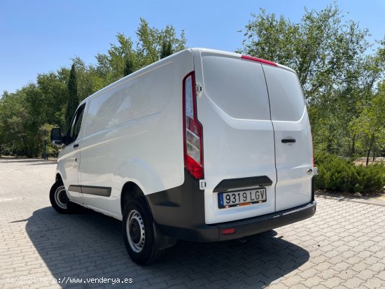 Ford Transit Custom Van 260 L1 Ambiente 2.0 TDCI 105cv 6 vel. *IVA deducible* *137.000 km* *Año 202