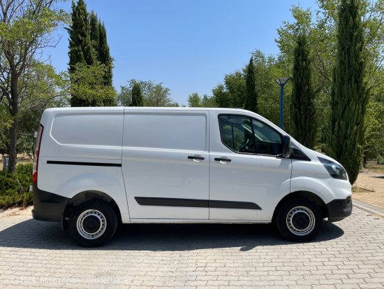 Ford Transit Custom Van 260 L1 Ambiente 2.0 TDCI 105cv 6 vel. *IVA deducible* *137.000 km* *Año 202