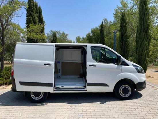 Ford Transit Custom Van 260 L1 Ambiente 2.0 TDCI 105cv 6 vel. *IVA deducible* *137.000 km* *Año 202