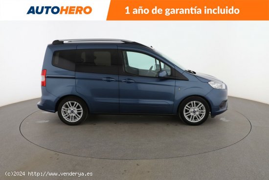 Ford Tourneo Courier 1.0 EcoBoost Titanium - 